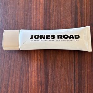 Jones Road Cream Tinted Moisturizer-Beige